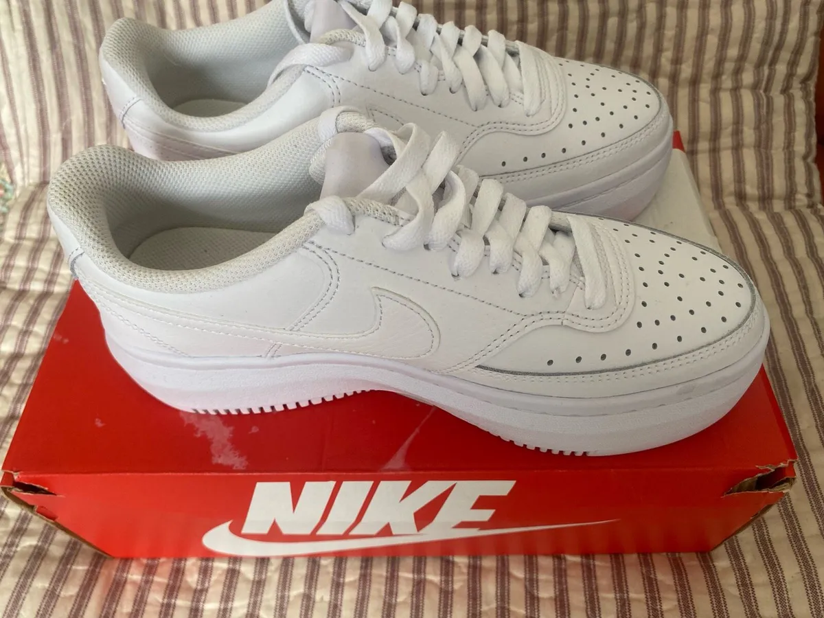 Brand new Ladies Nike White Runners - Image 3