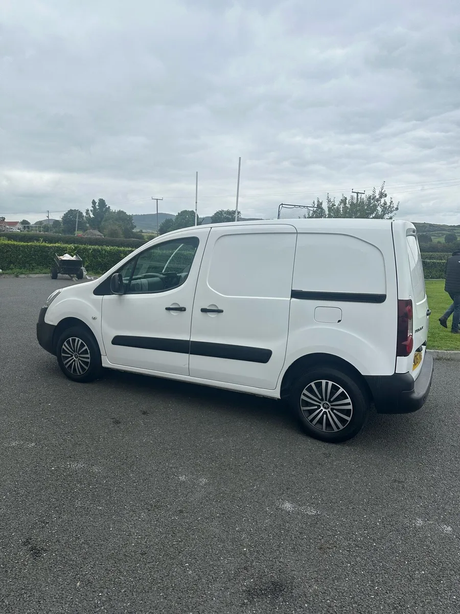 Van - Image 3