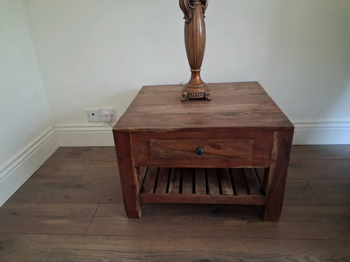 Small solid wood table - Image 2