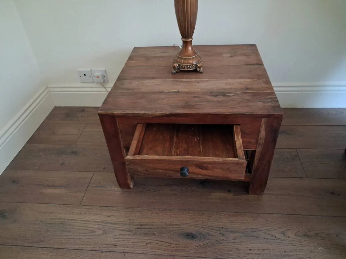 Small solid wood table - Image 3