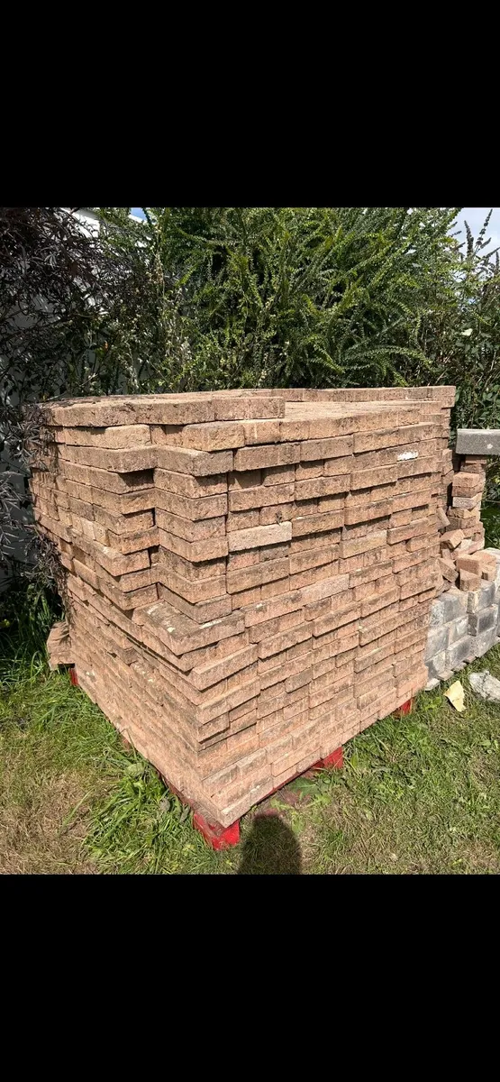Approx 1800 patio paving bricks