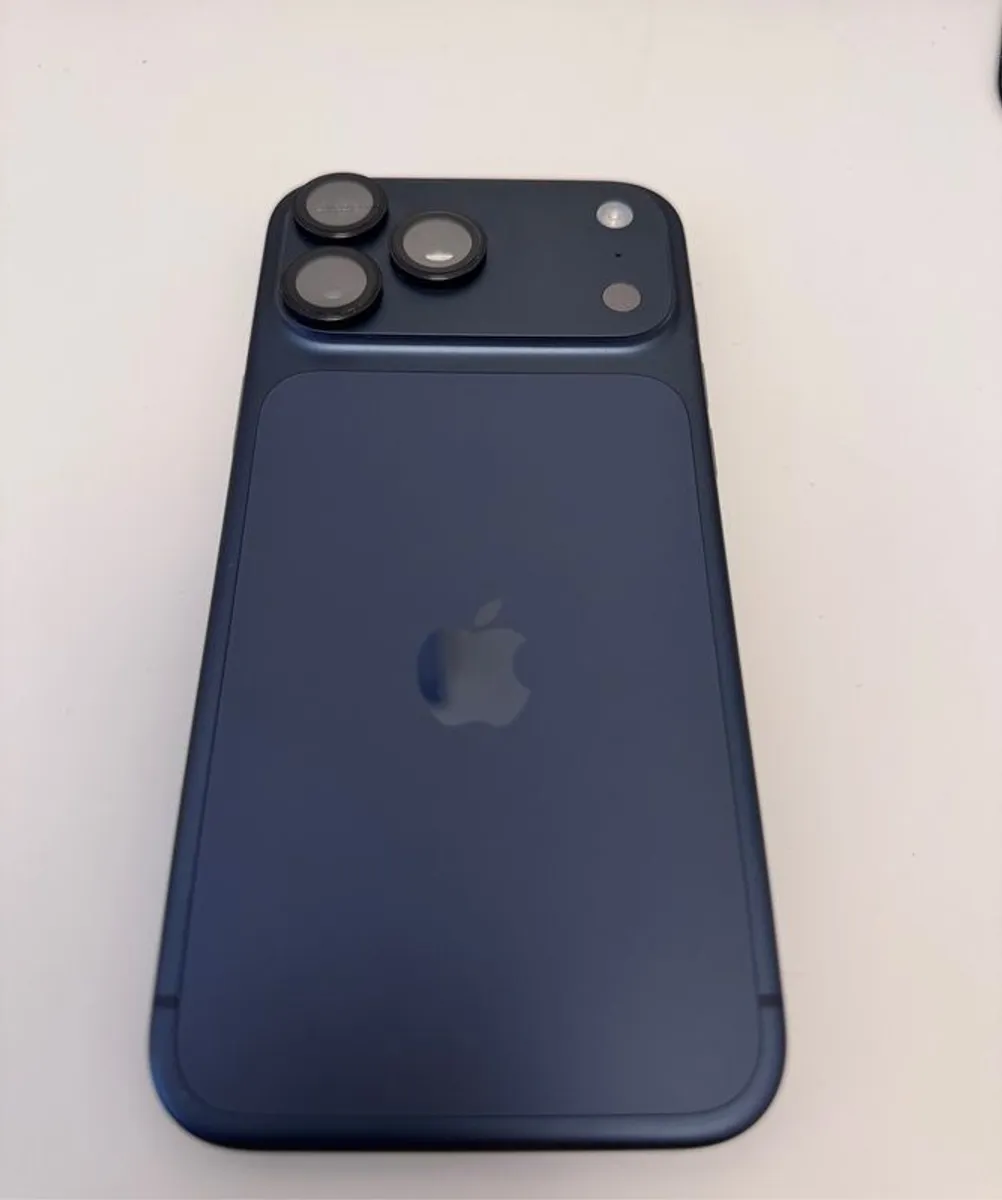 iPhone 17 Pro Max 256GB in excellent condition - Image 3