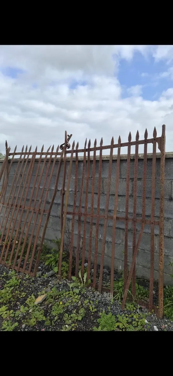 Blacksmith gates - Image 3