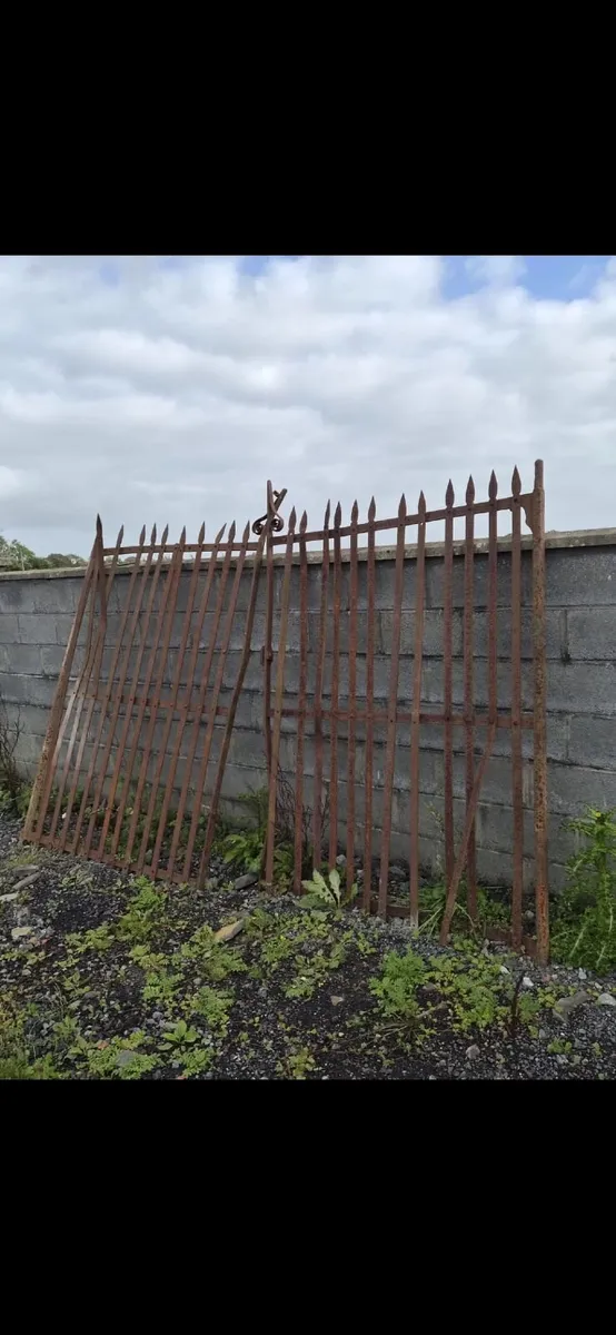 Blacksmith gates - Image 4