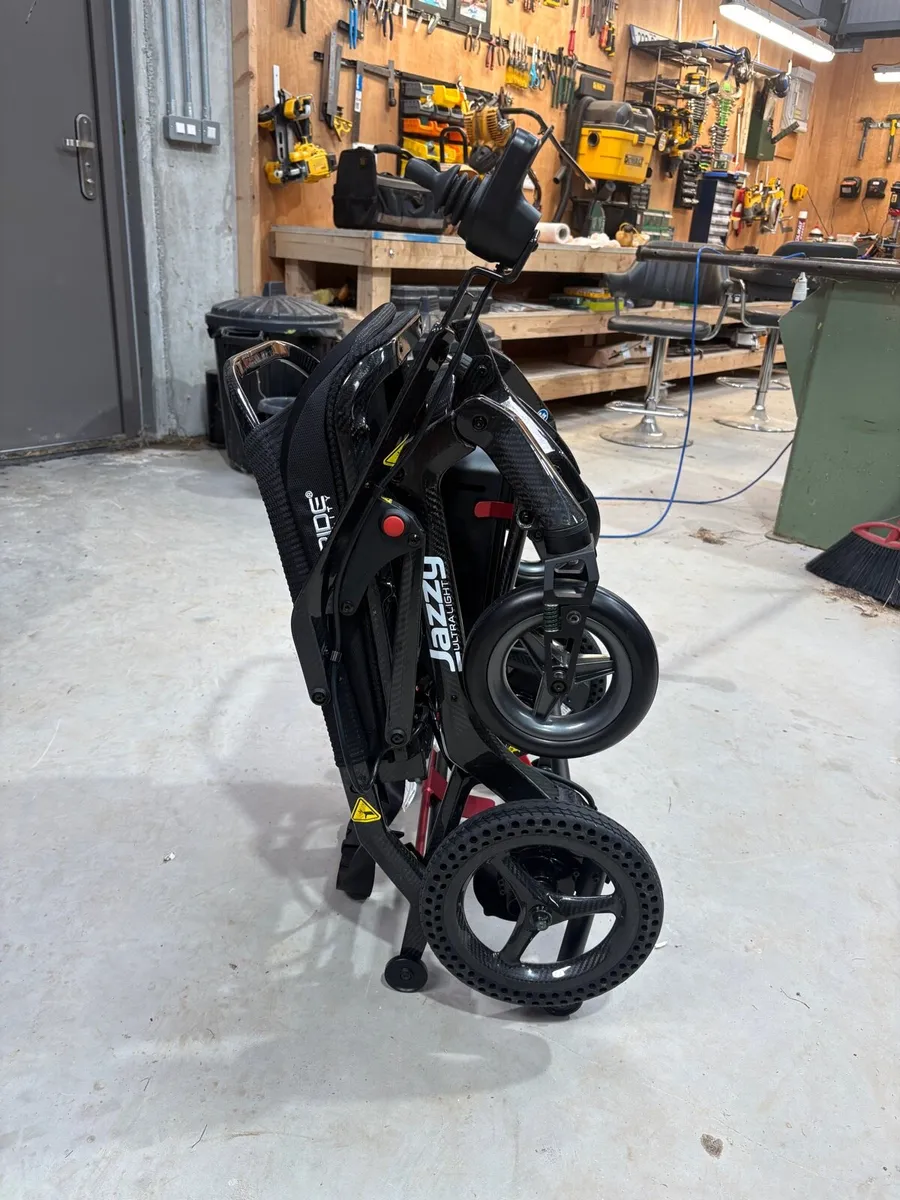Jazzy Carbon Ultra-Lite Power Chair - Image 3