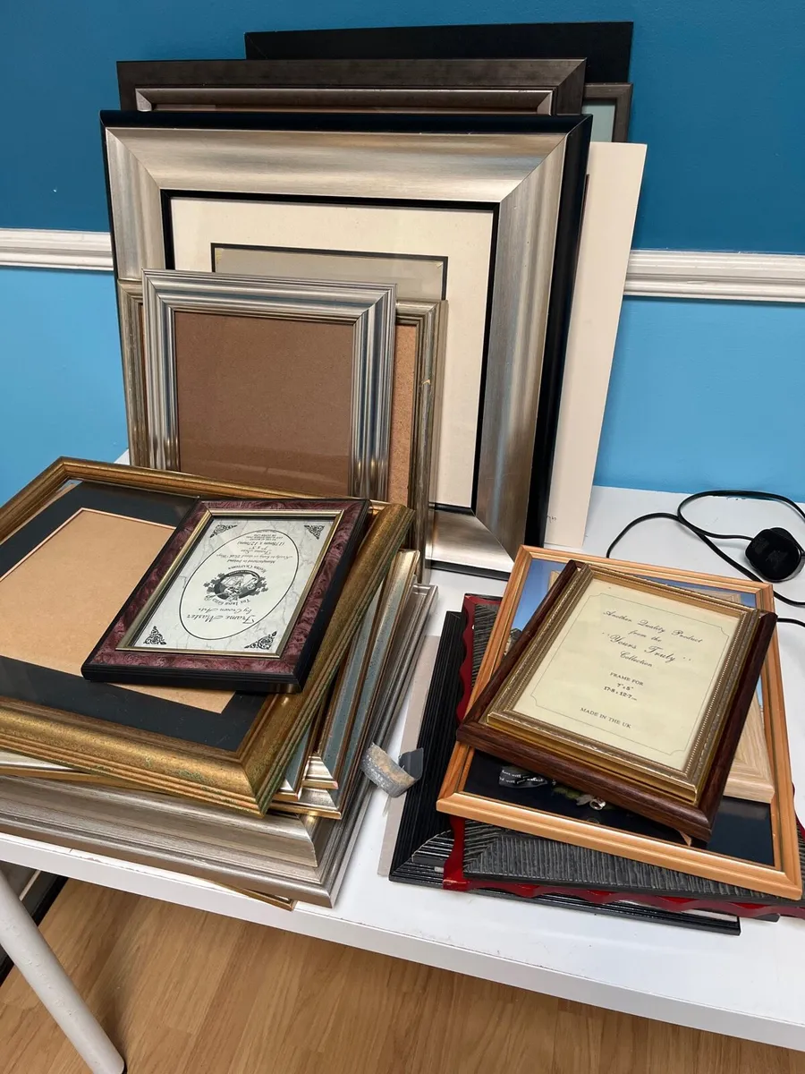 Picture and photo frames