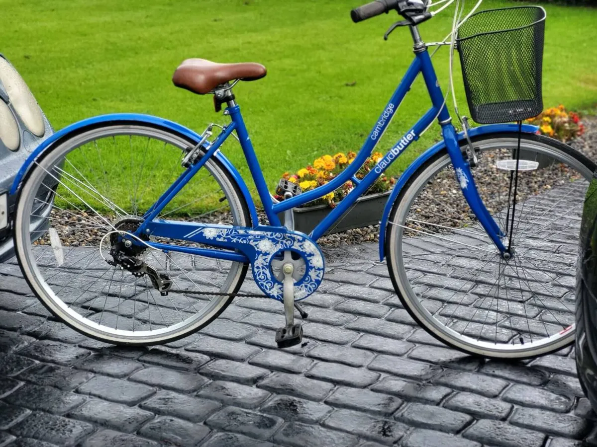 LOVELY LADIES BIKE N BASKET v.g.c no offers - Image 1