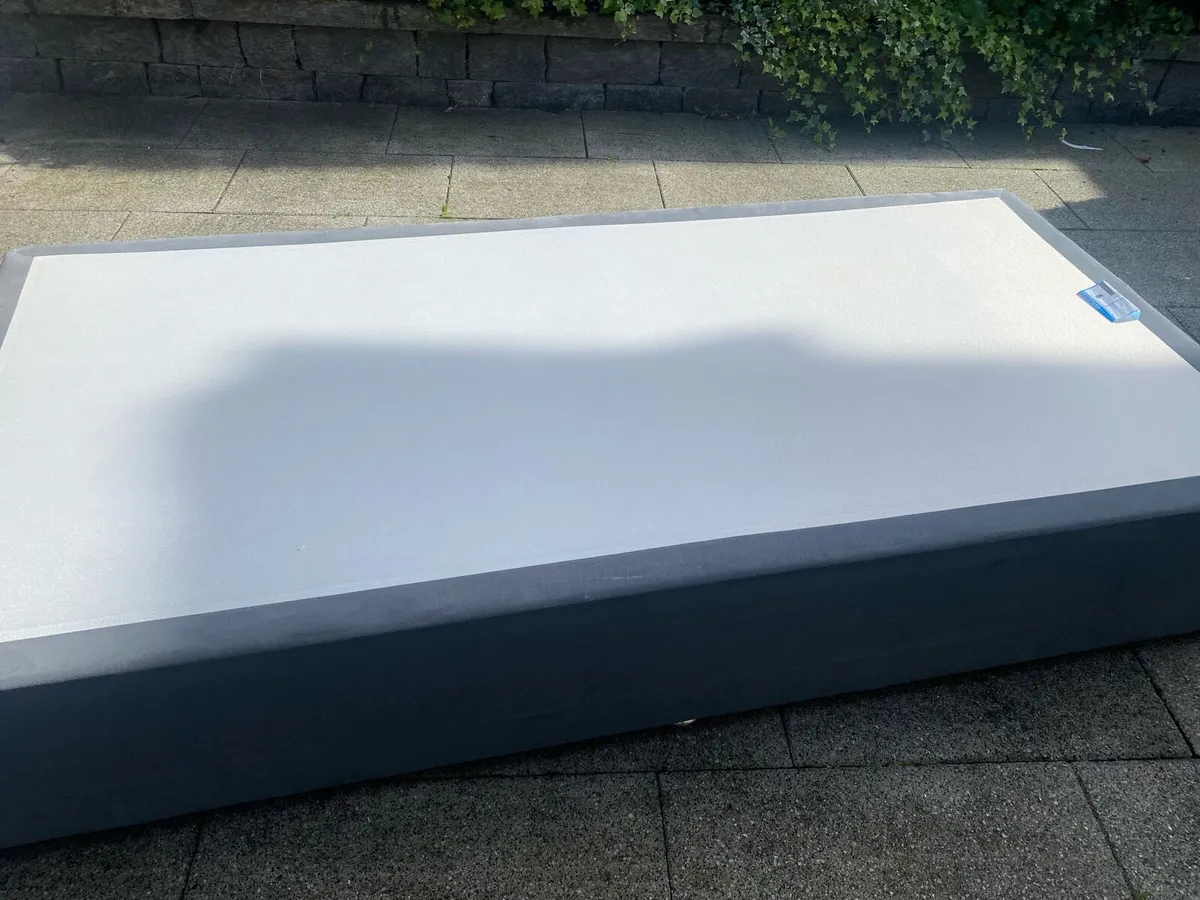 Single bed - Image 1