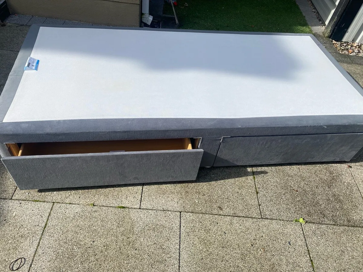Single bed - Image 2