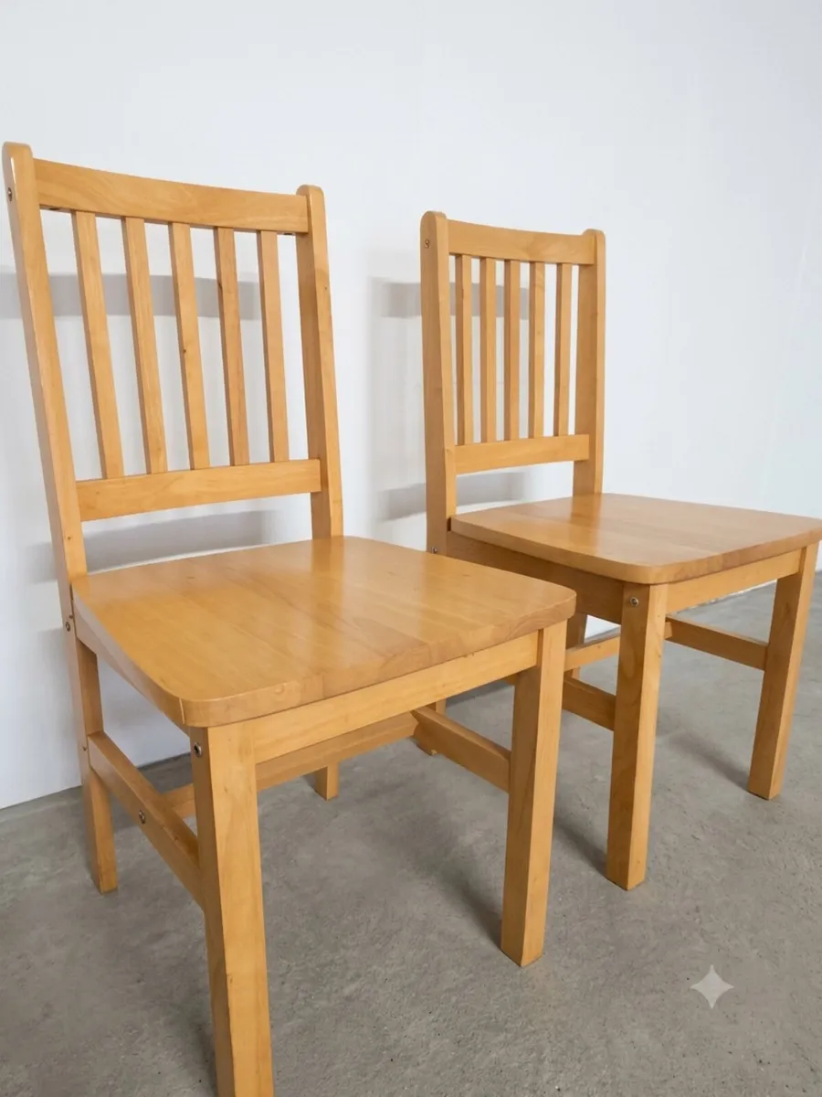 4 oak solid chairs - Image 1