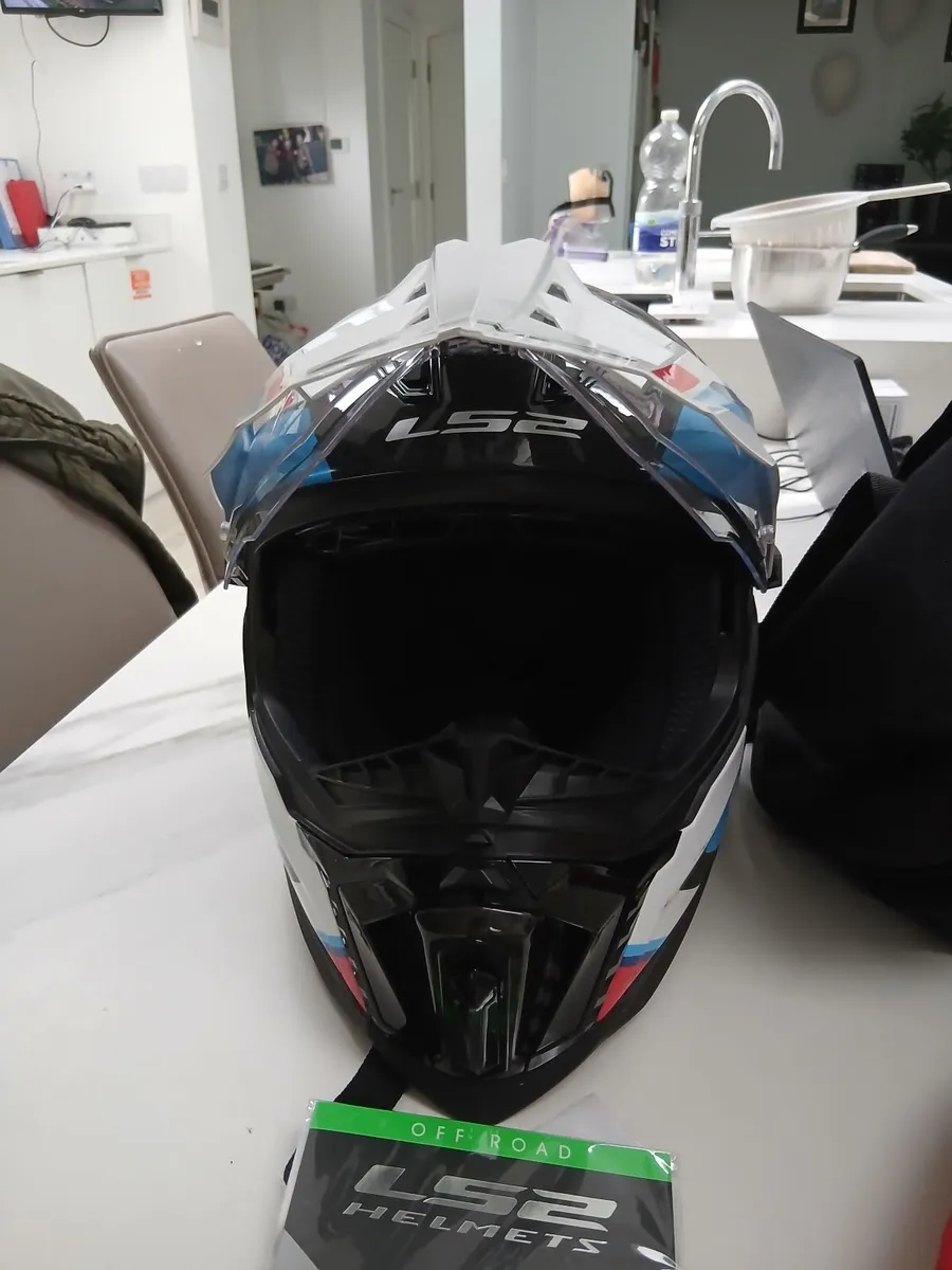 Motorbike Helmet - Image 3