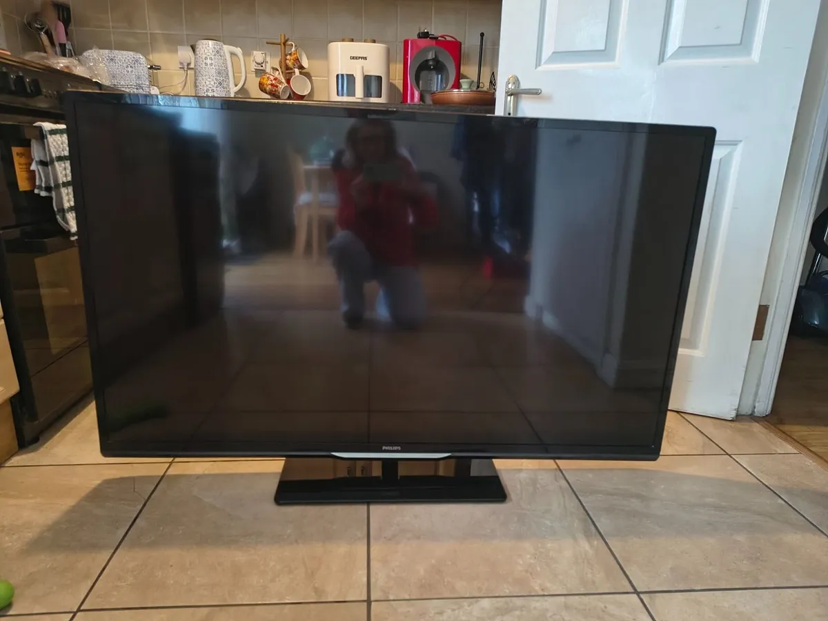 Two TVs for sale together. - Image 4