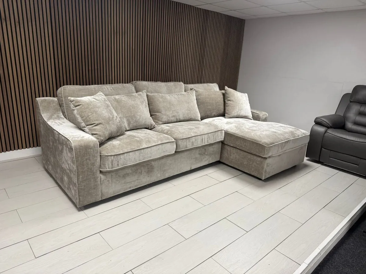 Zenn L-Shaped Chaise Fullback Cushions Sofa - Image 3