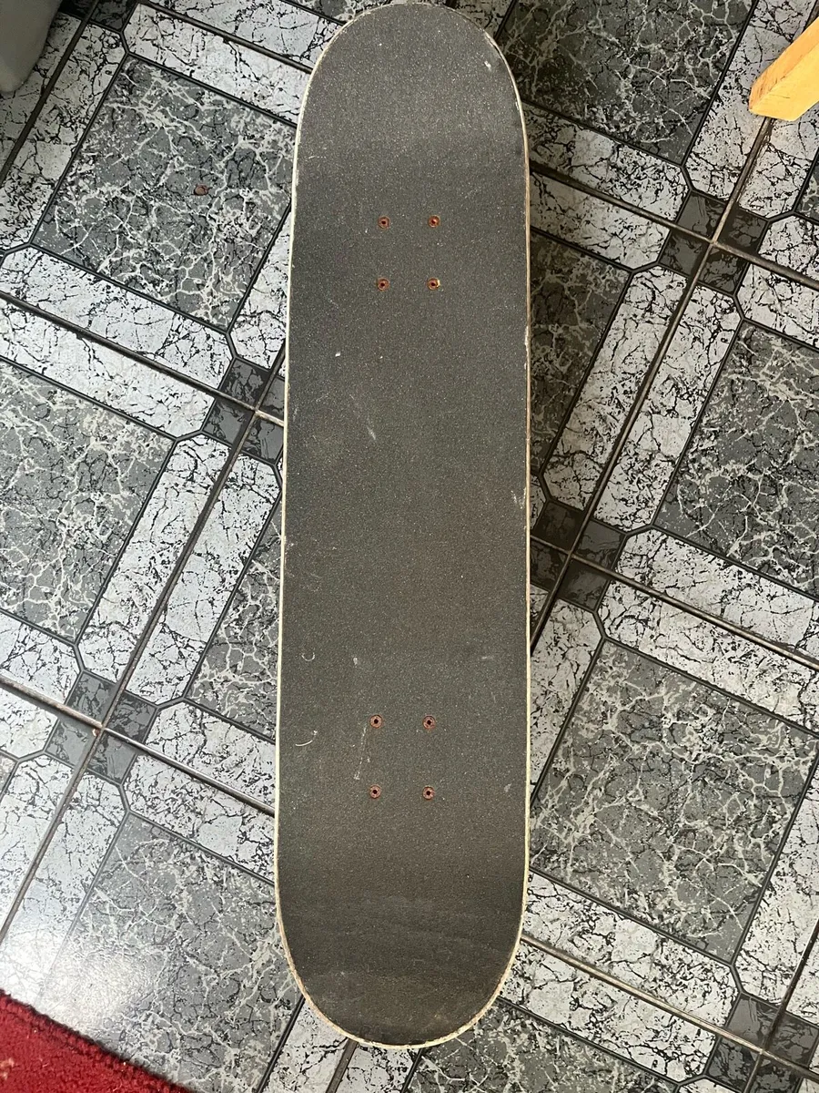 Skateboard - Image 2