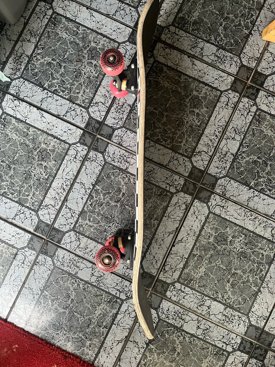 Skateboard - Image 3