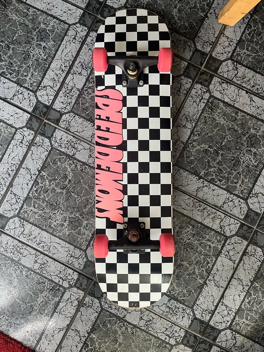 Skateboard - Image 1