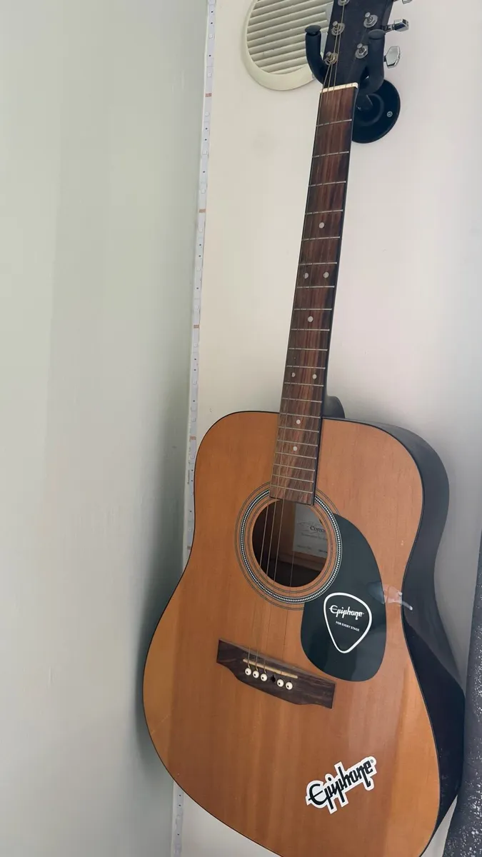 Acoustic guitar - Image 1