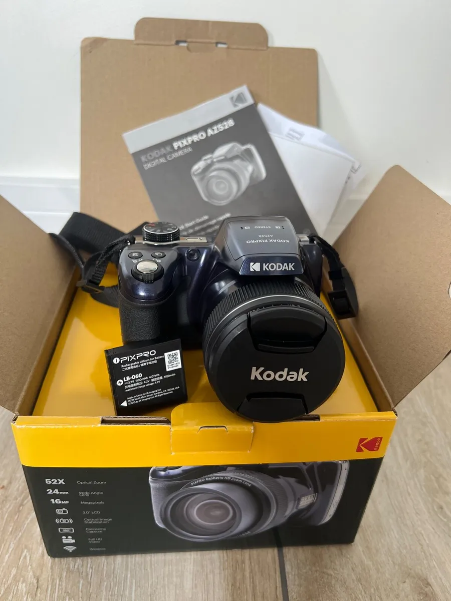Kodak Pixpro AZ528 Bridge Camera - Image 1