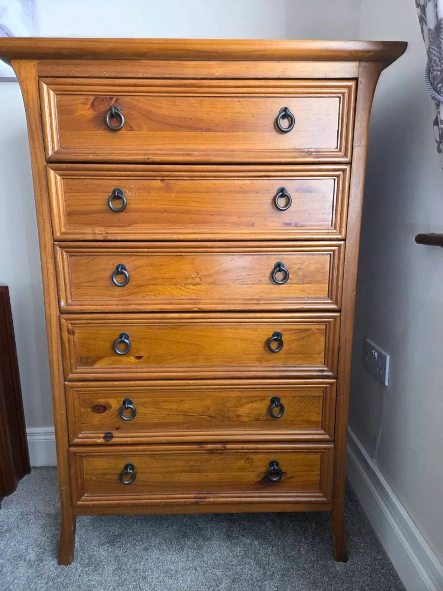 Chest of drawers and two lockers - Image 1