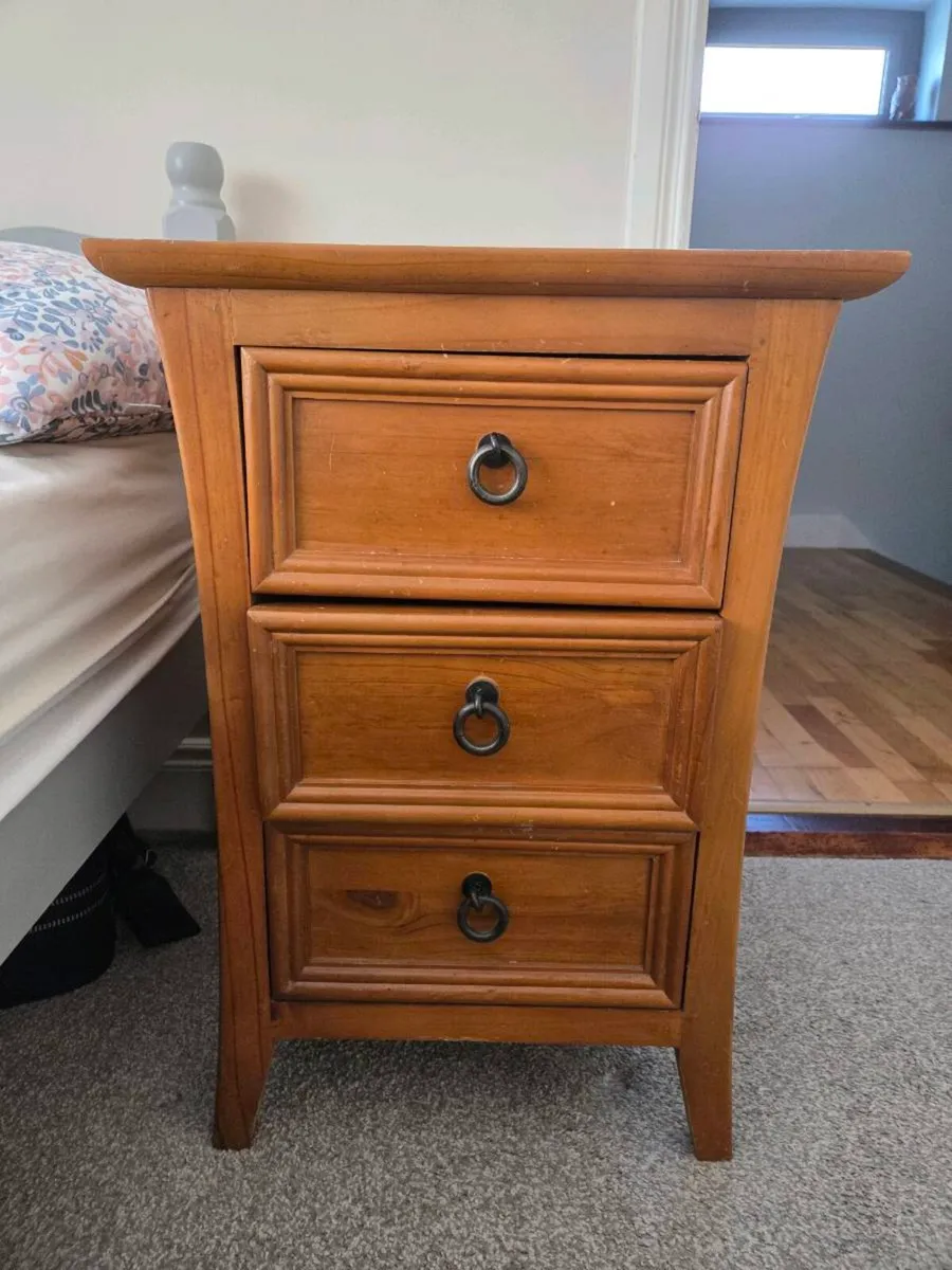 Chest of drawers and two lockers - Image 4