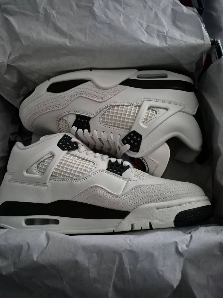 NIKE AIR JORDAN 4 RETRO - Image 1