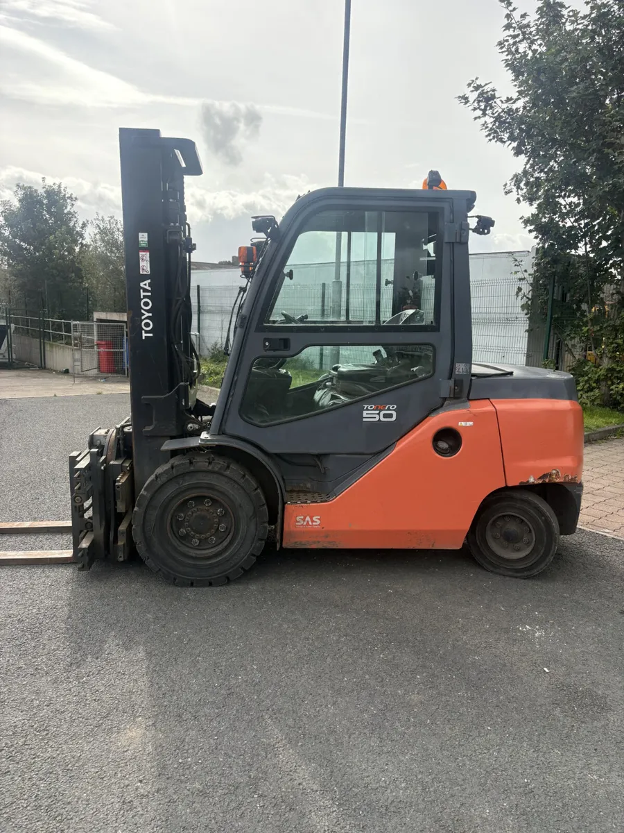 5 Ton Toyota Forklift - Image 1