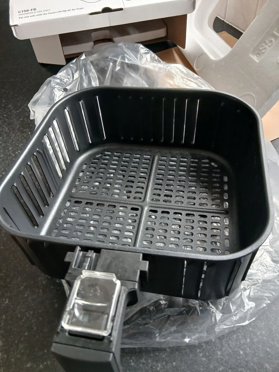 Air fryer basket - Image 1