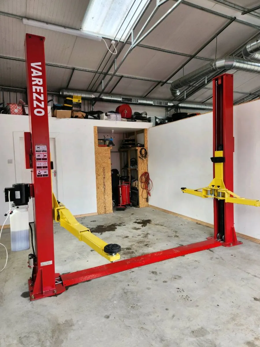 4 tonne car lift Varezzo 2 Post - Image 1