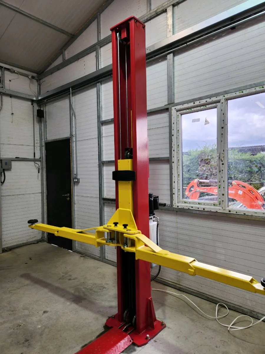 4 tonne car lift Varezzo 2 Post - Image 3