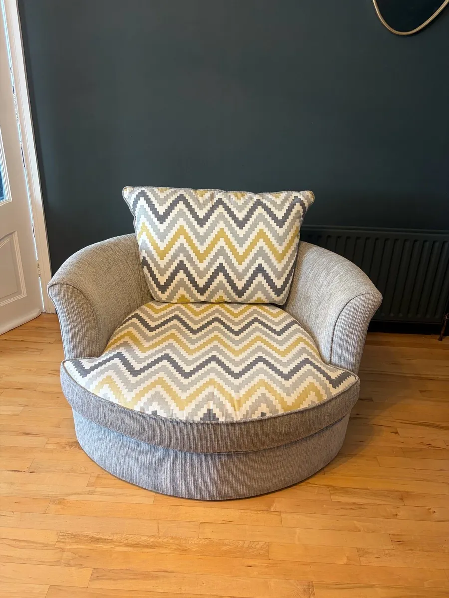Sofa and love chair - Image 3