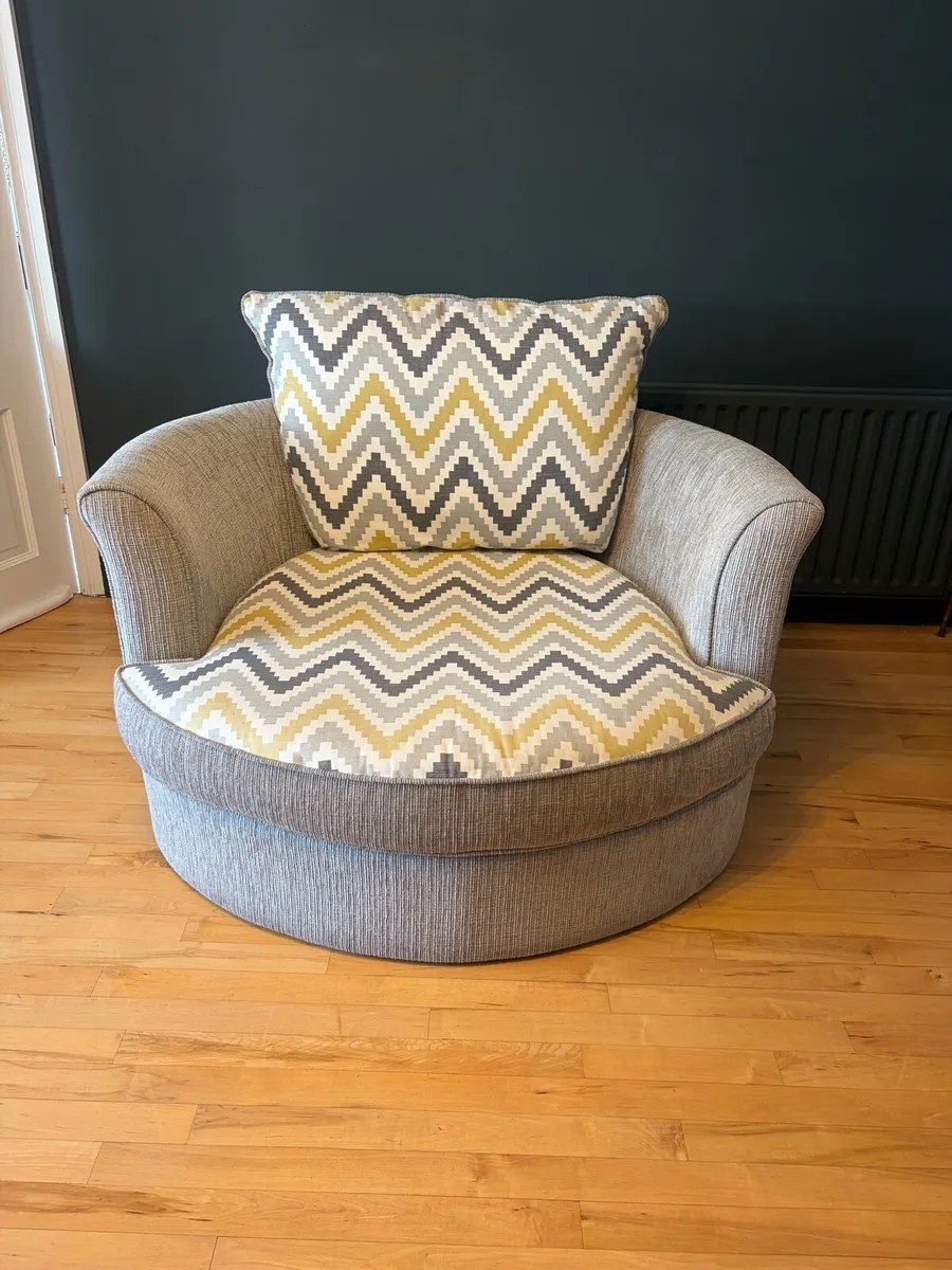 Sofa and love chair - Image 4