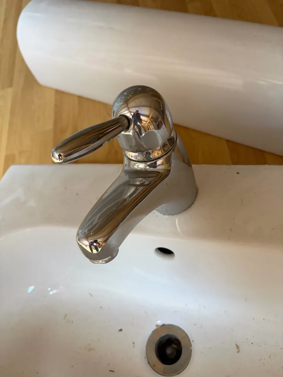 Sink and tap - Image 1