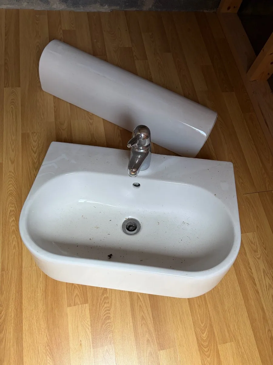 Sink and tap - Image 2