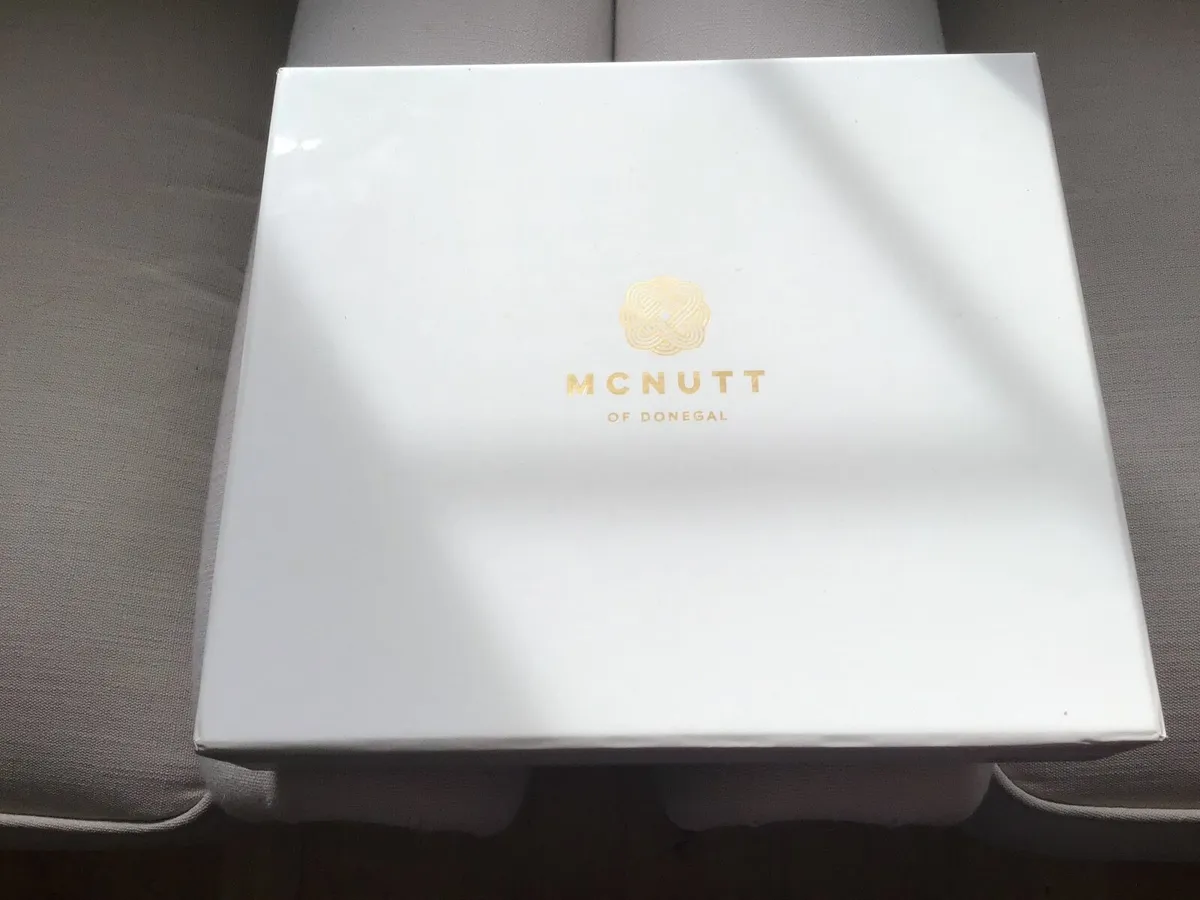 McNutt Wool scarf in original box New - Image 2