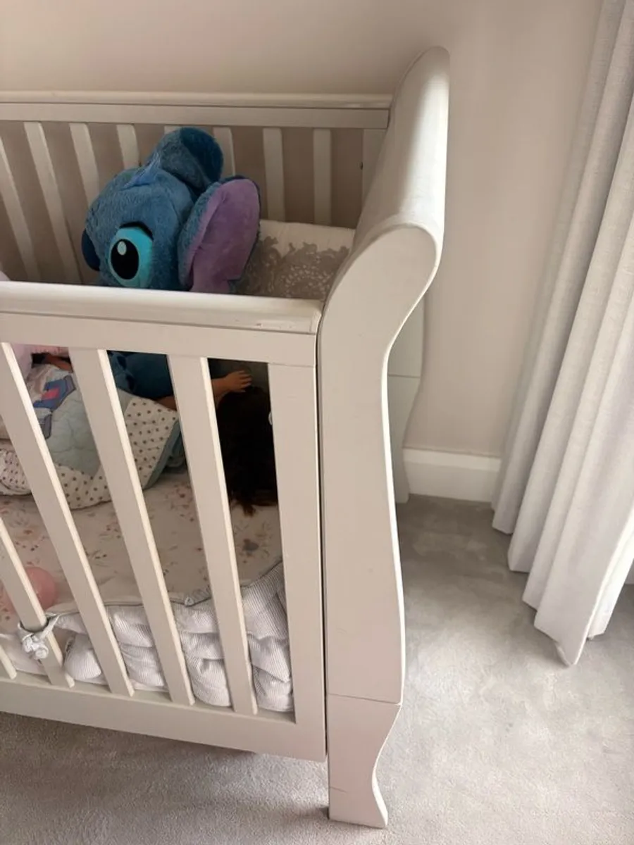 Mamas and papas sleigh cot and changing unit - Image 3