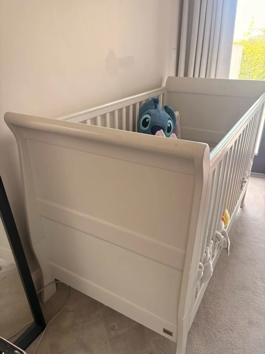 Mamas and papas sleigh cot and changing unit - Image 4