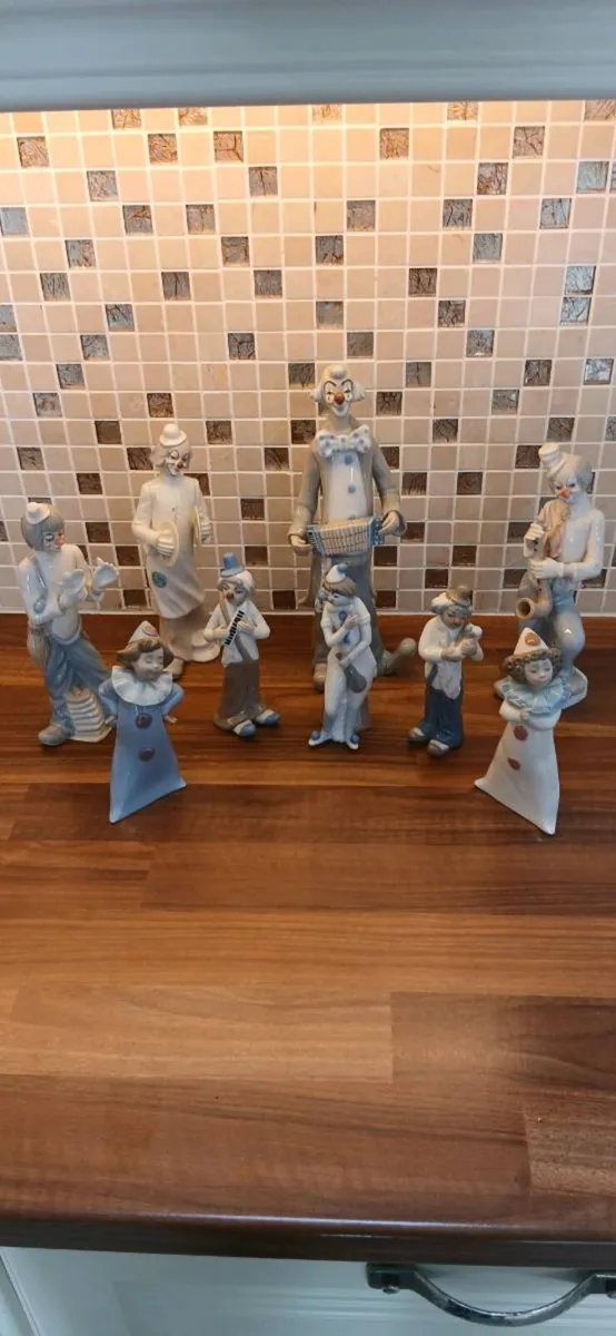 Spanish porcelain - Image 1
