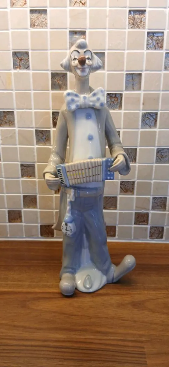 Spanish porcelain - Image 3