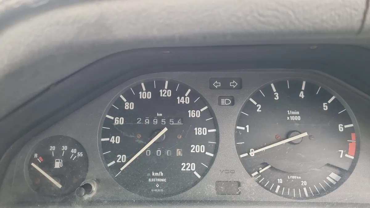 1985 BMW E30 323i - Image 2