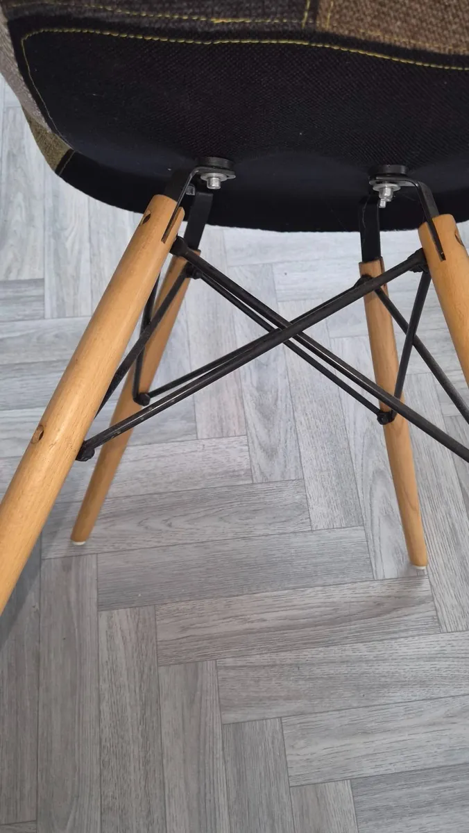 Chairs. - Image 3