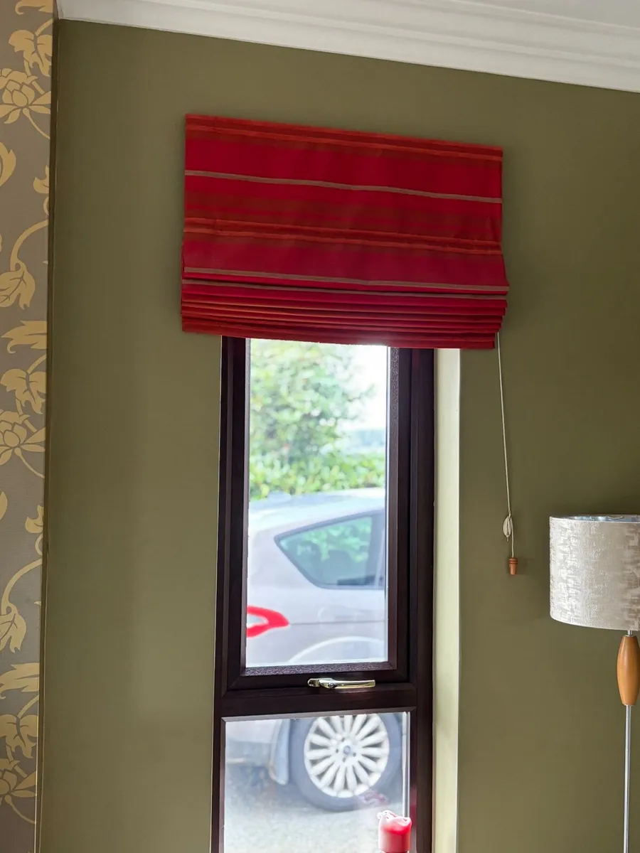 Curtains with matching Roman blind - Image 2