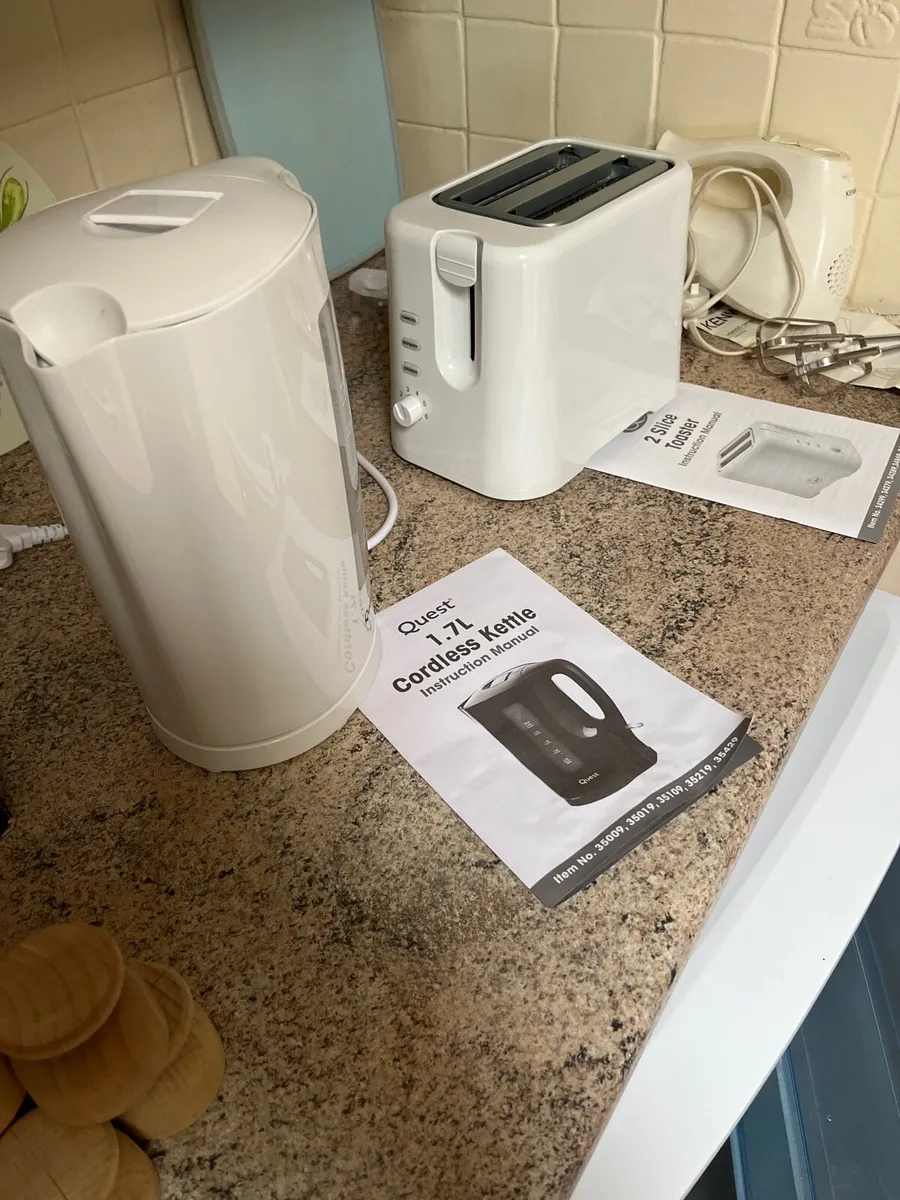 Kettle and toaster - Image 1