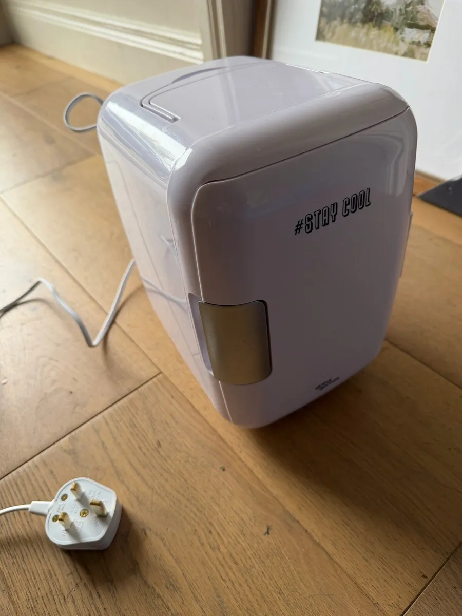 Mini fridge - Image 1