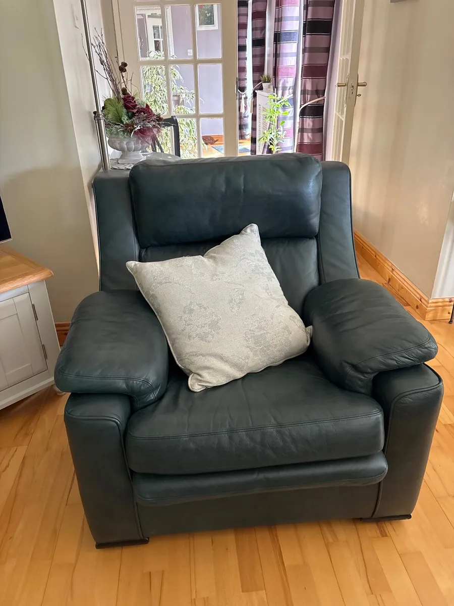 Dark green leather sofa and chairs - Image 2