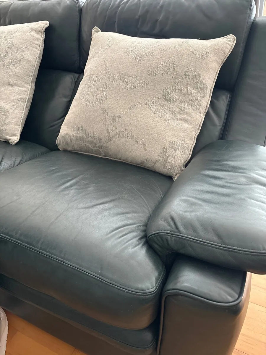 Dark green leather sofa and chairs - Image 4