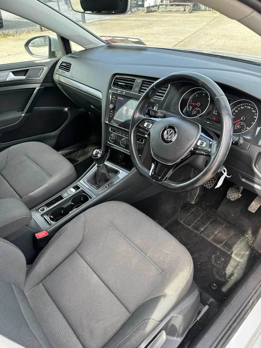 2019 Golf diesel 1.6  Car ( Not Damaged) - Image 4