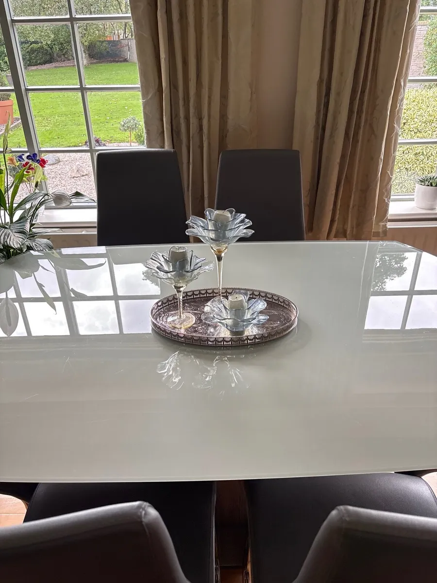 Dining room table and 6 chairs - Image 2