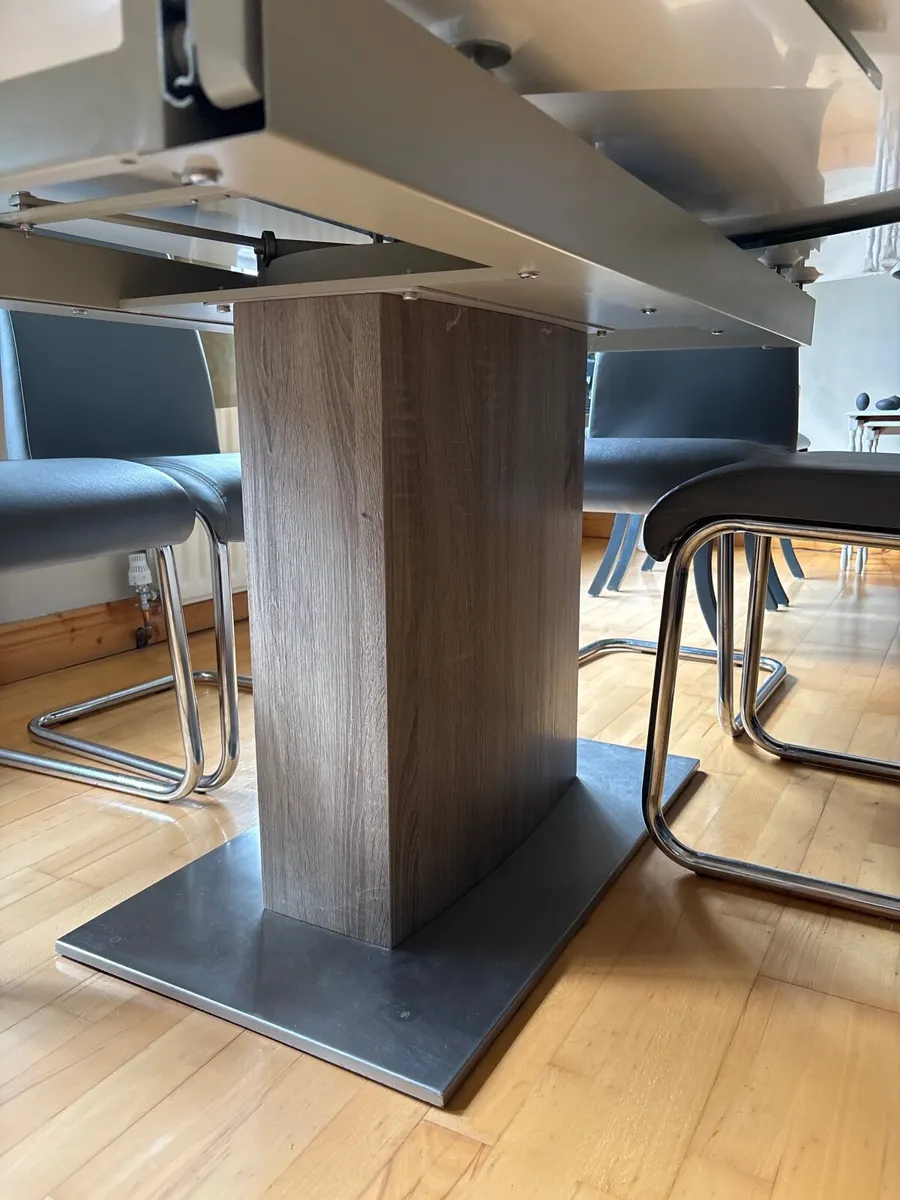 Dining room table and 6 chairs - Image 3