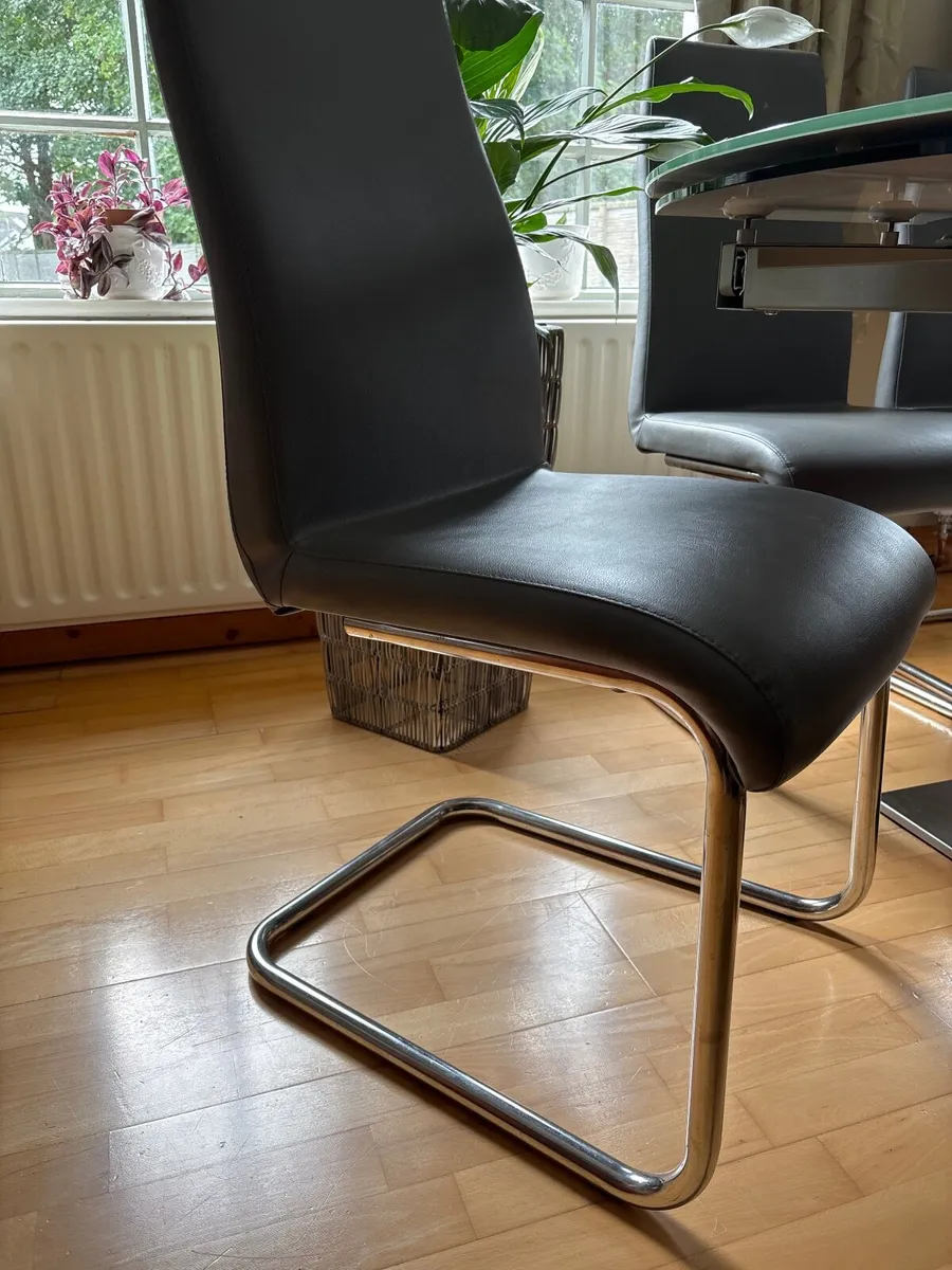 Dining room table and 6 chairs - Image 4