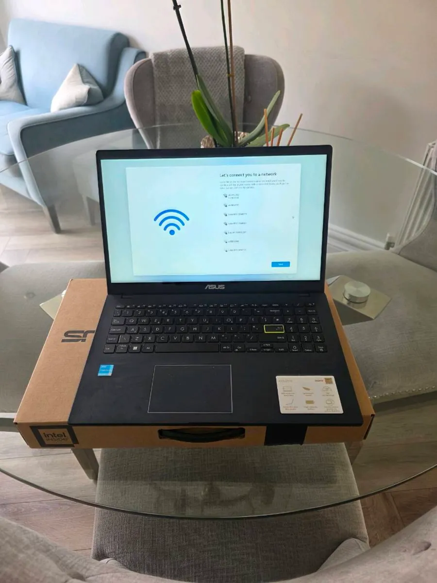 Asus Vivobook 15.6 inch - Image 2